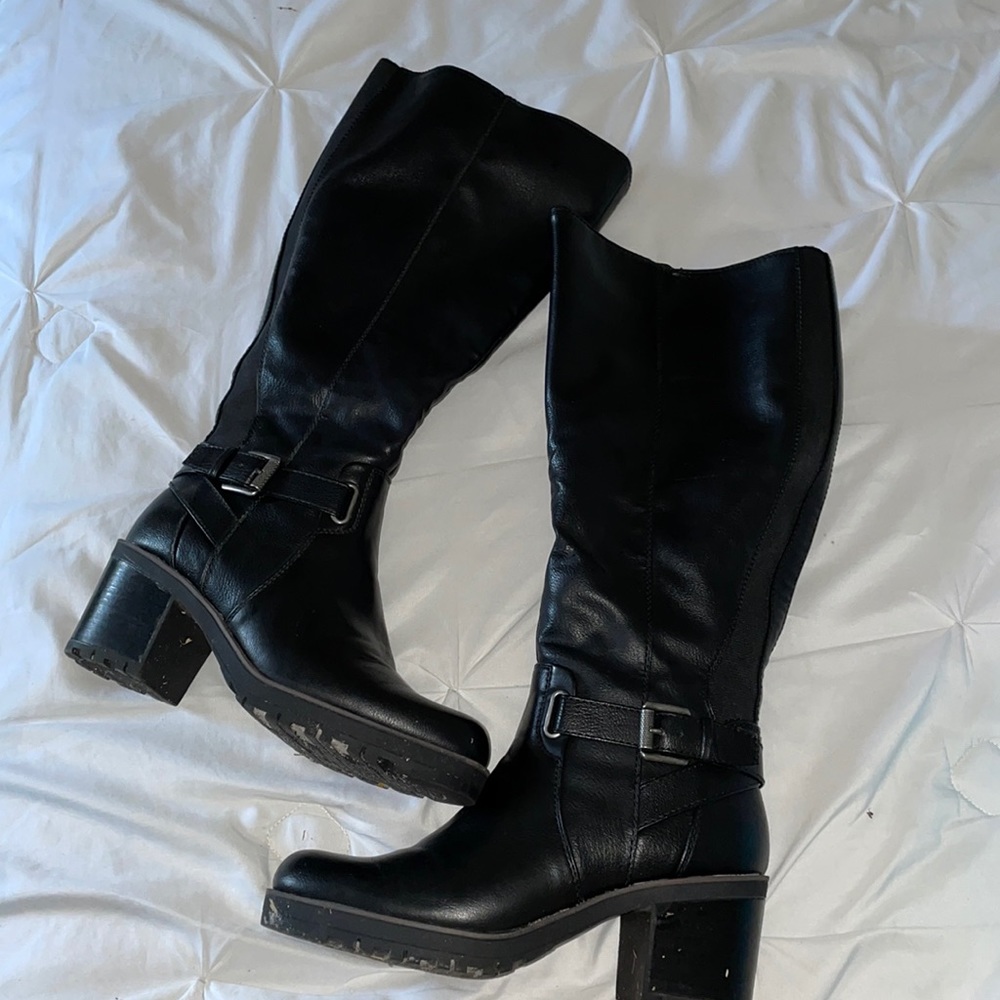 HIGH BOOTS